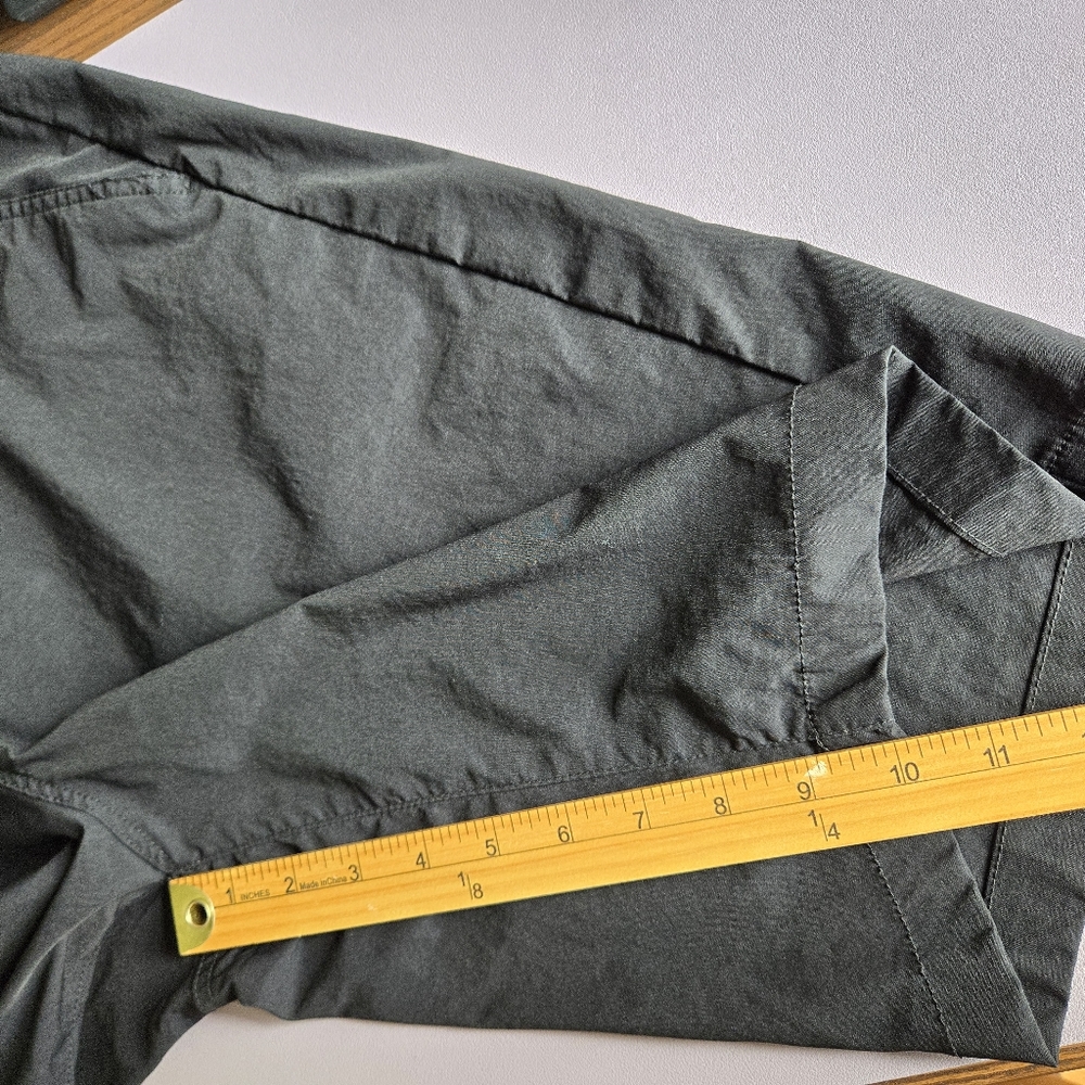 Eddie Bauer Guide Pro Shorts Men's Black Zip Cargo Pocket Nylon Stretch Size 38 - Picture 12 of 13